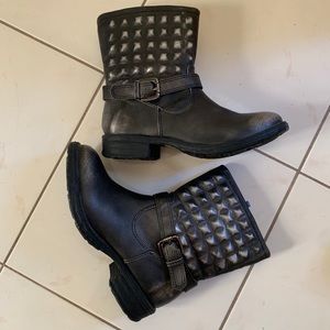 Report black and silver biker moto booties